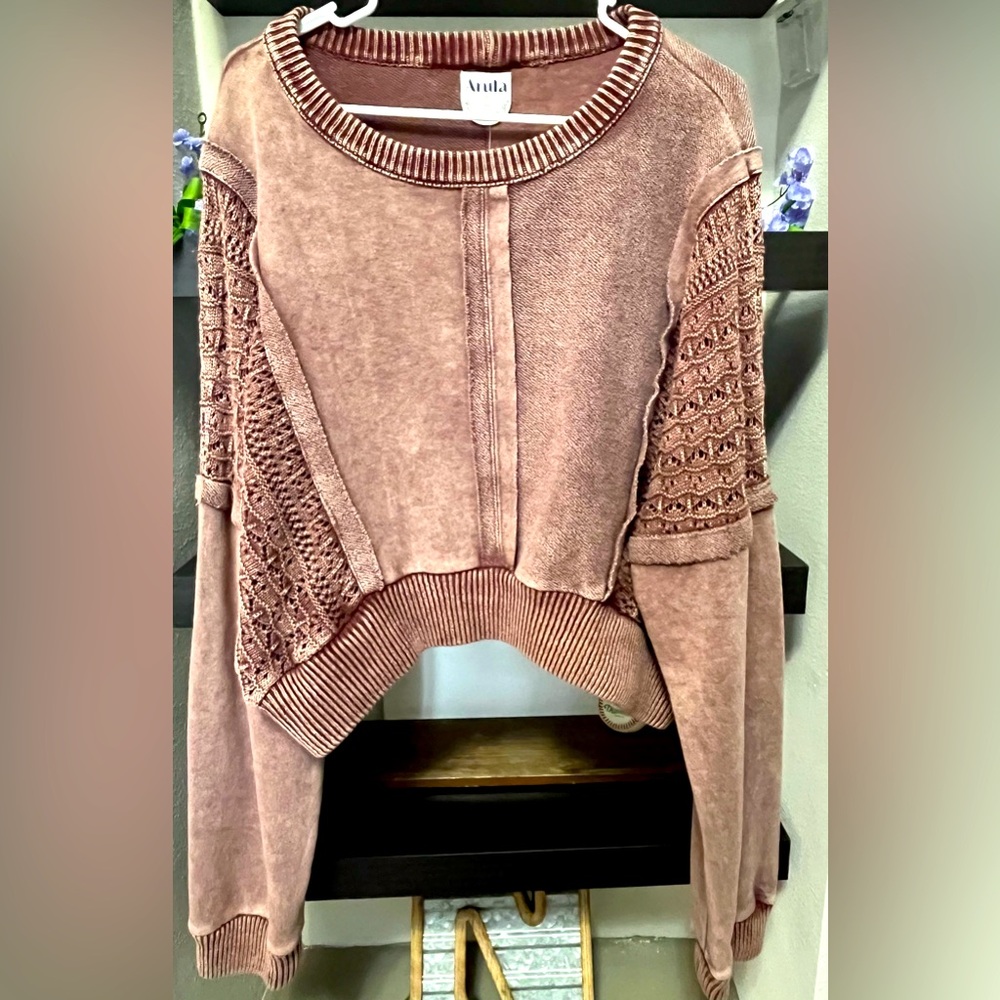 ARULA Delaney Sweater
NEW WITH TAGS
NEVER WORN